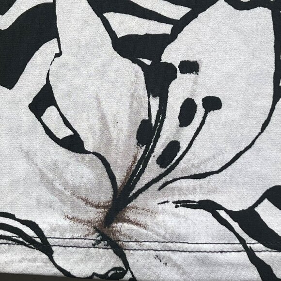 White House Black Market Tank Top Shirt Size XS Zebra Floral Black White Boho - Picture 6 of 9